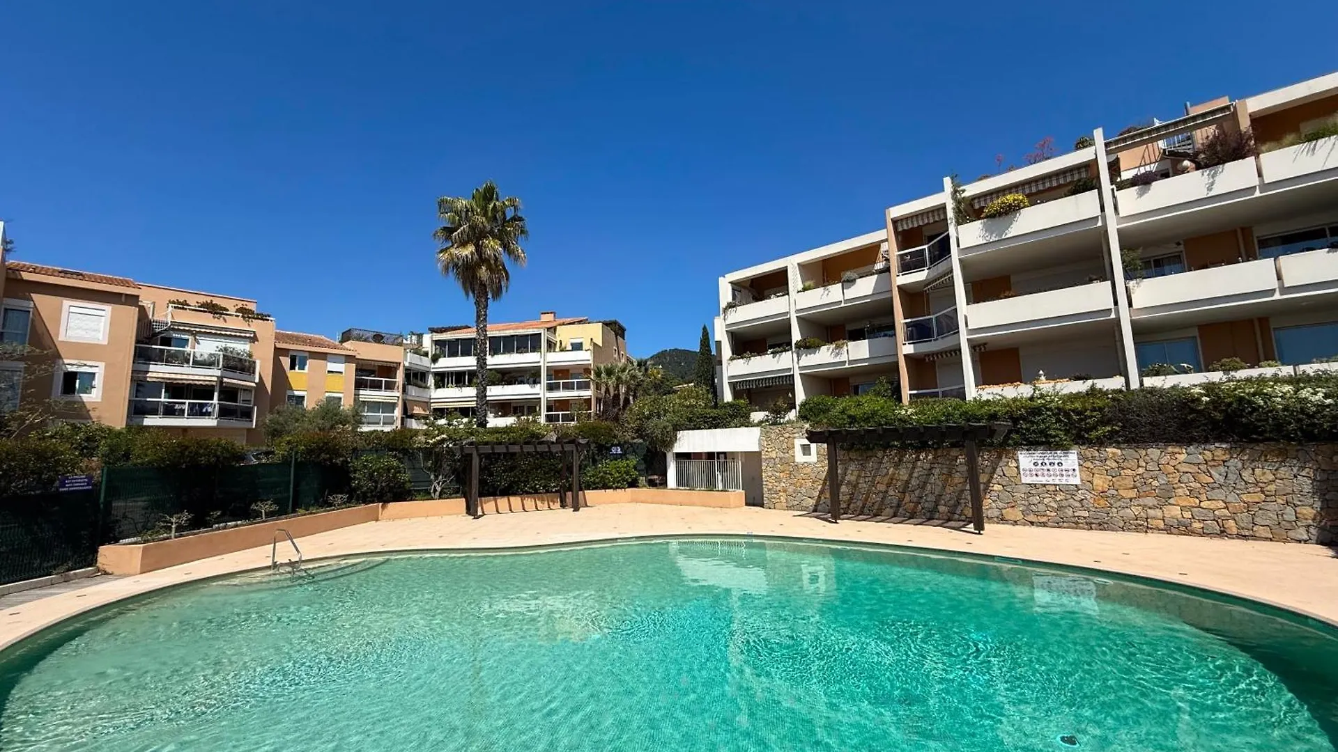 Apartment Vue Mer & Piscine - Mezzanine - Residence Calme Carqueiranne